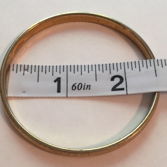 Elegant vintage burnished goldtone bangle bracelet by Monet - Picture 8 of 12